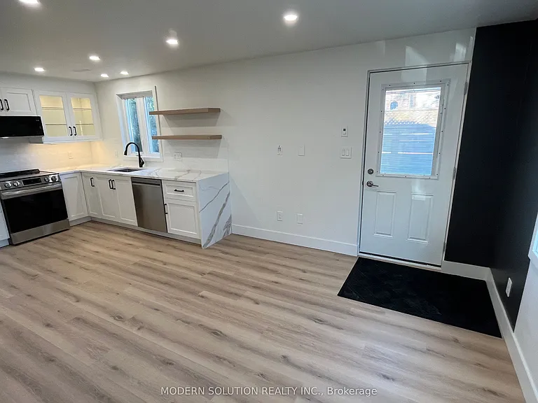 23 Tilden Cres — Photo 8