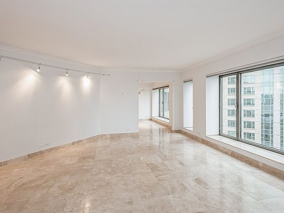 4th image of 950 N Michigan Ave #2301