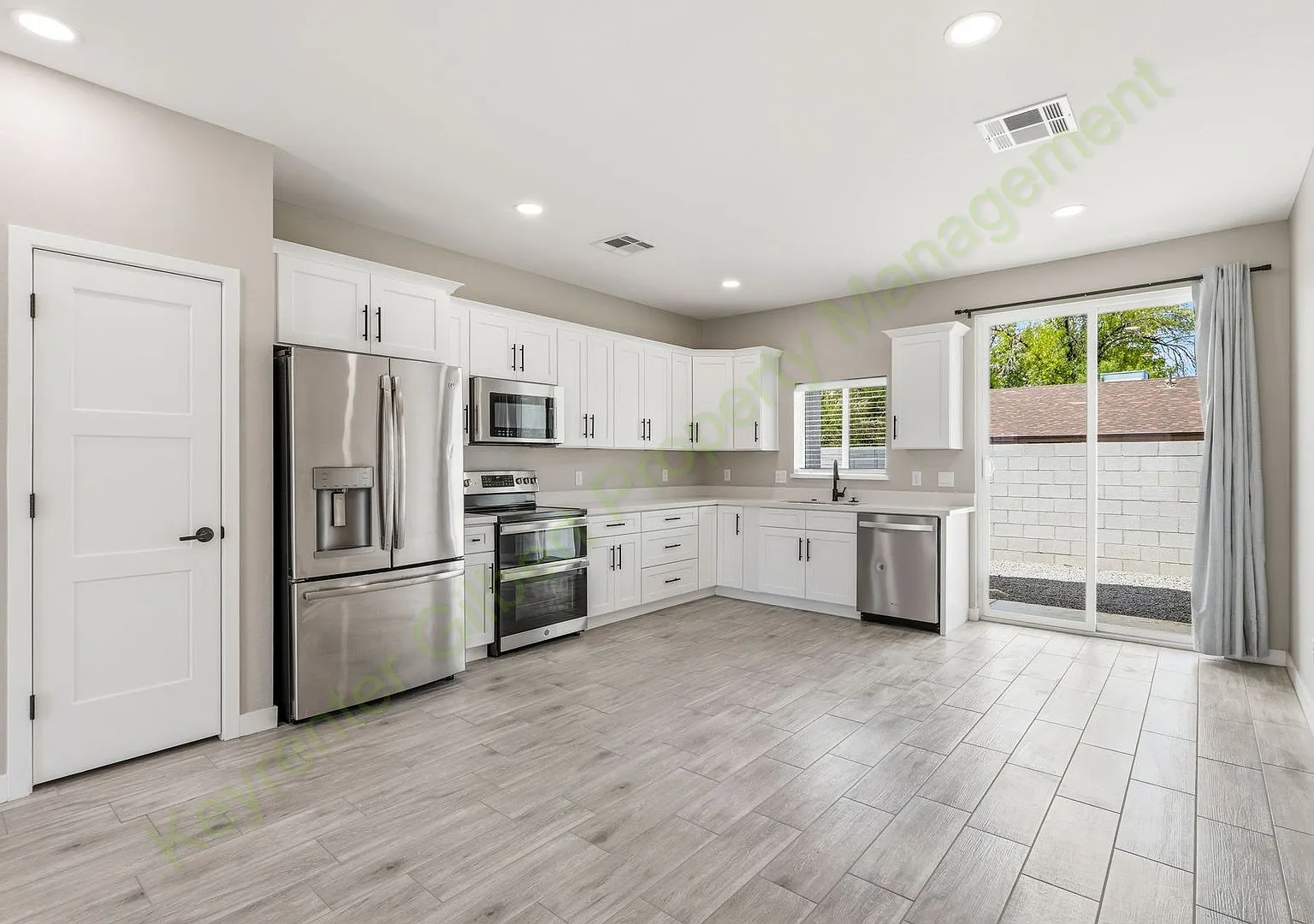Brand-New Luxury Duplex Home | 3 Bedrooms | Modern Finishes | Private Backyard — Photo 4