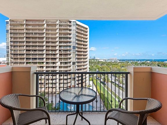 4th image of 2951 S Bayshore Dr #1003