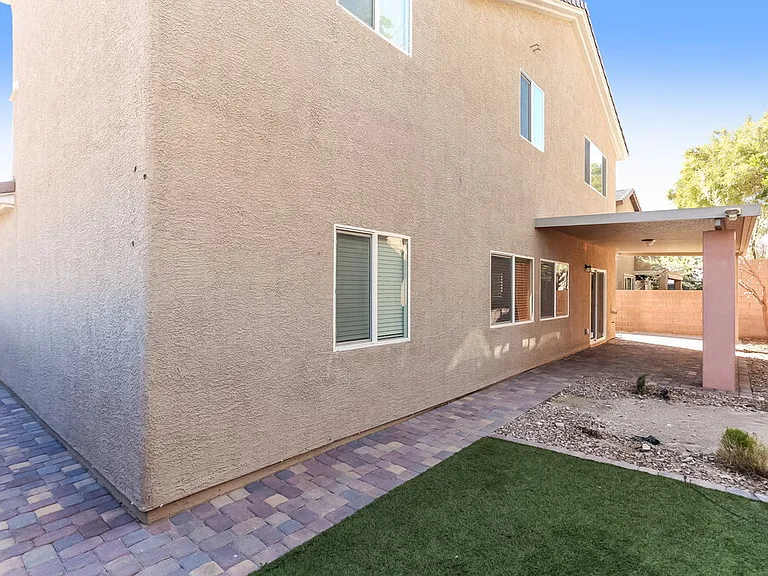 7649 Heavenly Peak St — Photo 17