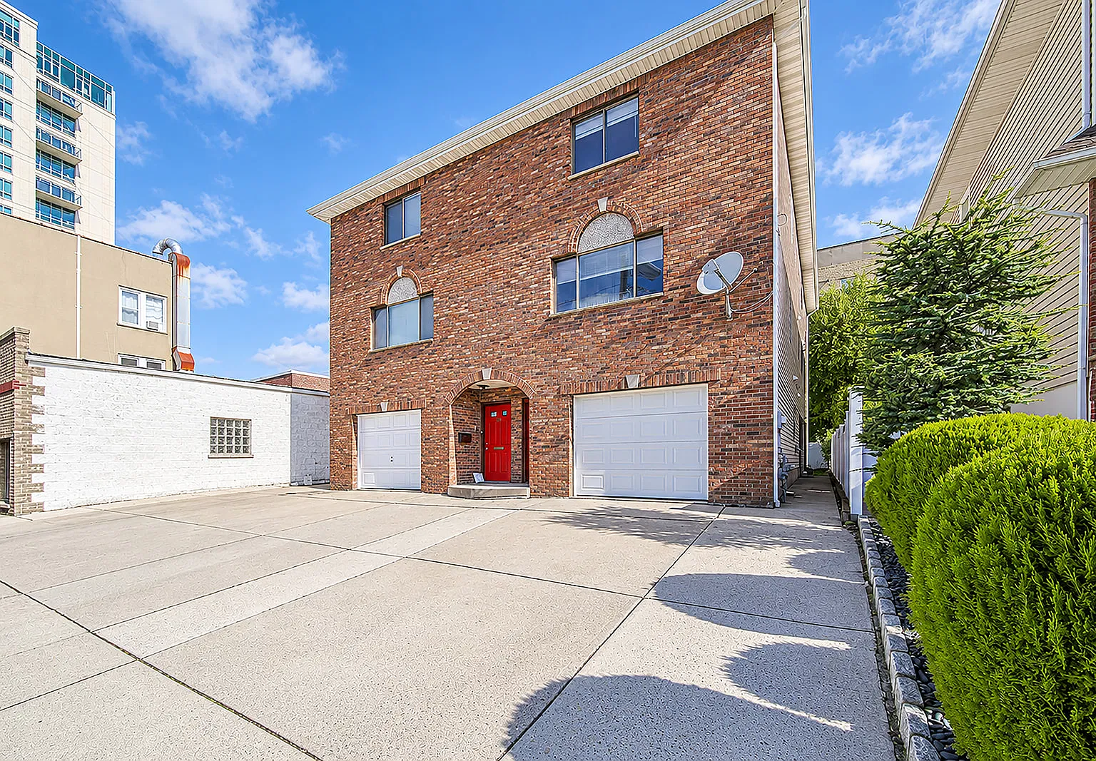 3 bed, $4,200 — Photo 2