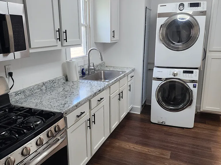 704 Camden Ave — Photo 2