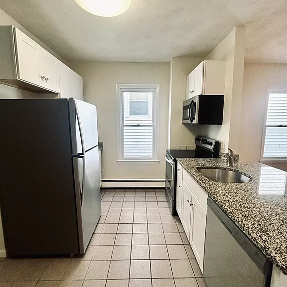 8 Fair St #4 — Photo 1
