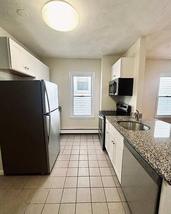 1st image of 8 Fair St Unit 4