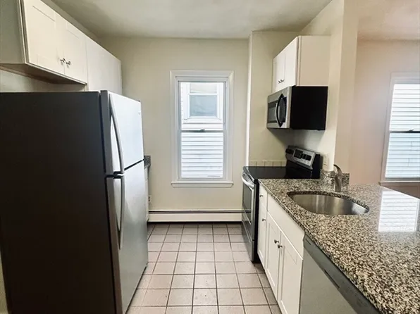 8 Fair St Unit 4, Gloucester, MA 01930