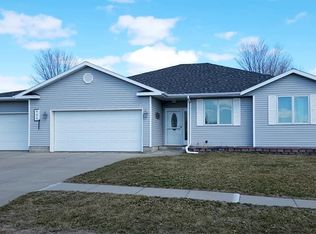 906 E Knolls St, Norfolk, NE 68701