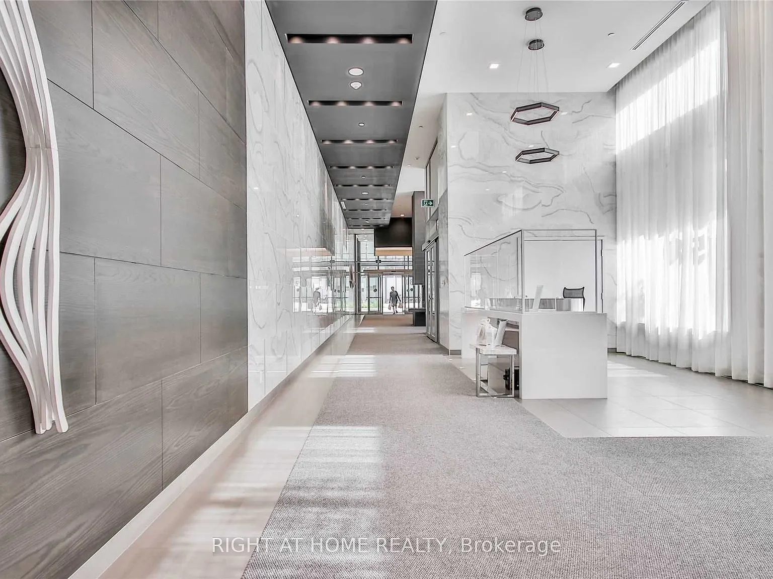Beacon Condos — Photo 4