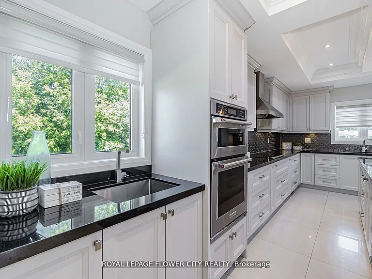 36 Louvain Dr — Photo 7