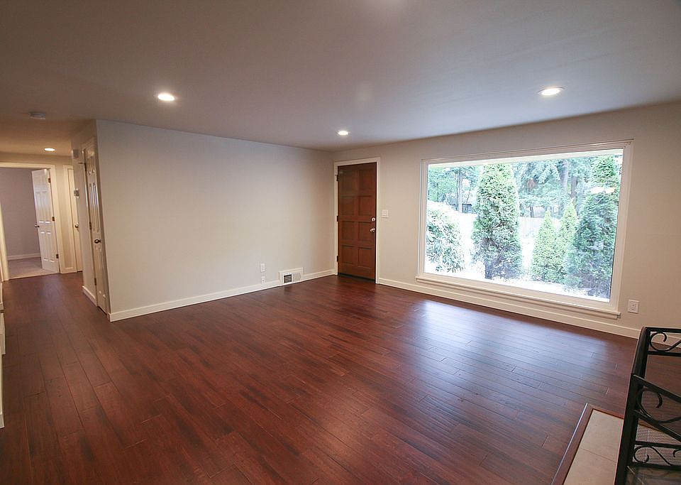 1st image of 12551 Roosevelt Way NE