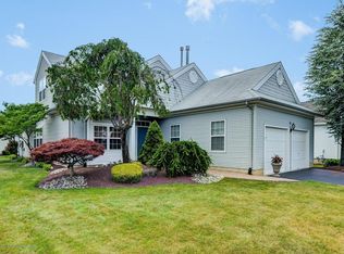41 Narrowbrook Ct, Manalapan, NJ 07726