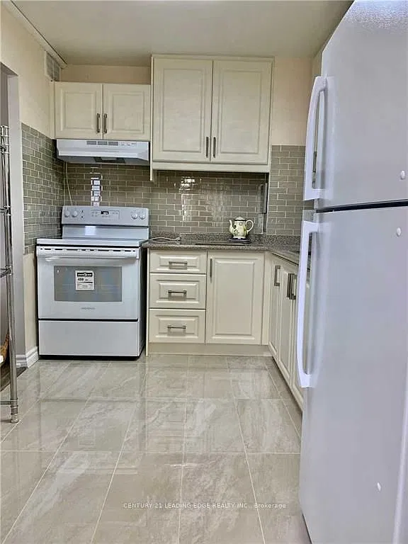 735 Don Mills Rd — Photo 2