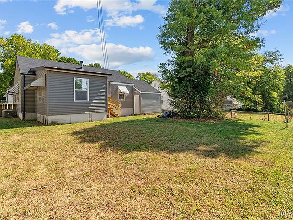 3rd image of 2452 Wieck Dr