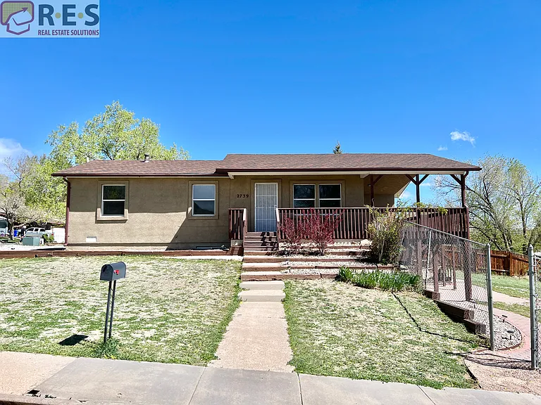 2739 Straus Ln — Photo 1