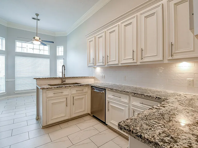 21818 Windsor Castle Dr — Photo 11
