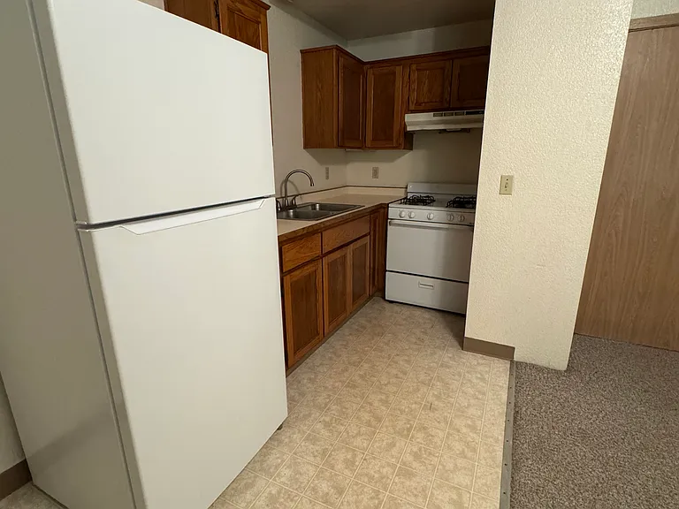 600 Diamond Dr #F — Photo 2