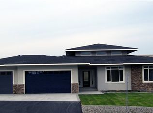 15210 Grand View Ln, Kennewick, WA 99338