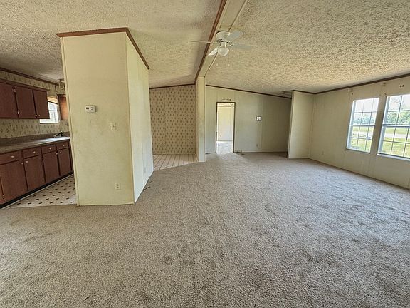 3rd image of 904 Pleasantdale Cir