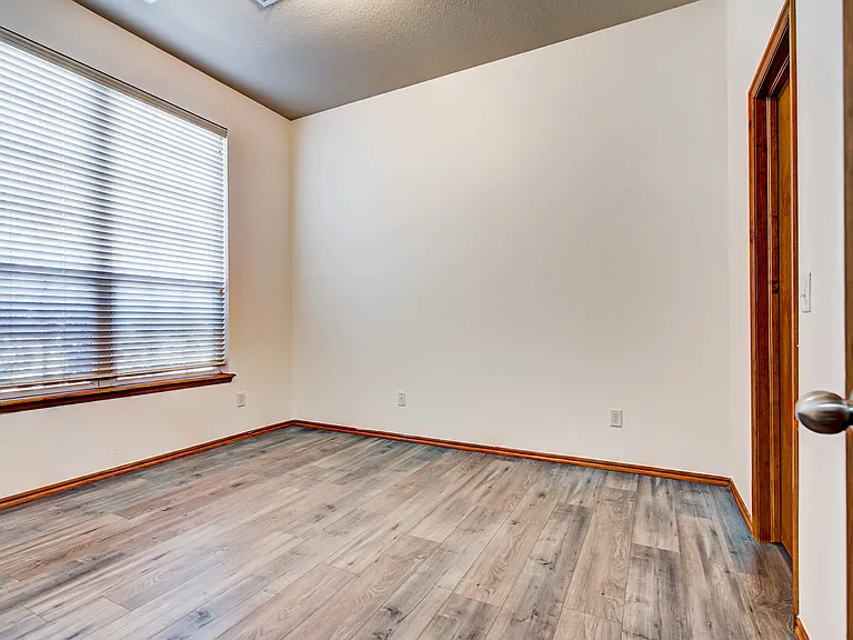 517 Lone Oak Dr — Photo 14