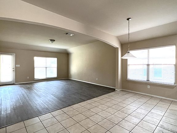 3rd image of 1282 Waterford Dr