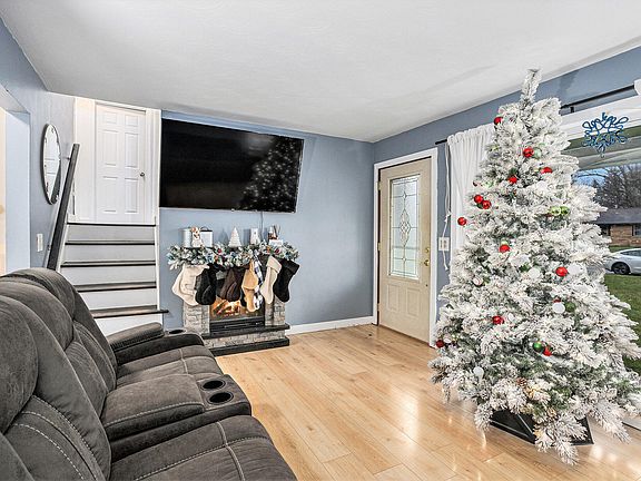 5th image of 4217 Tiffany Ave