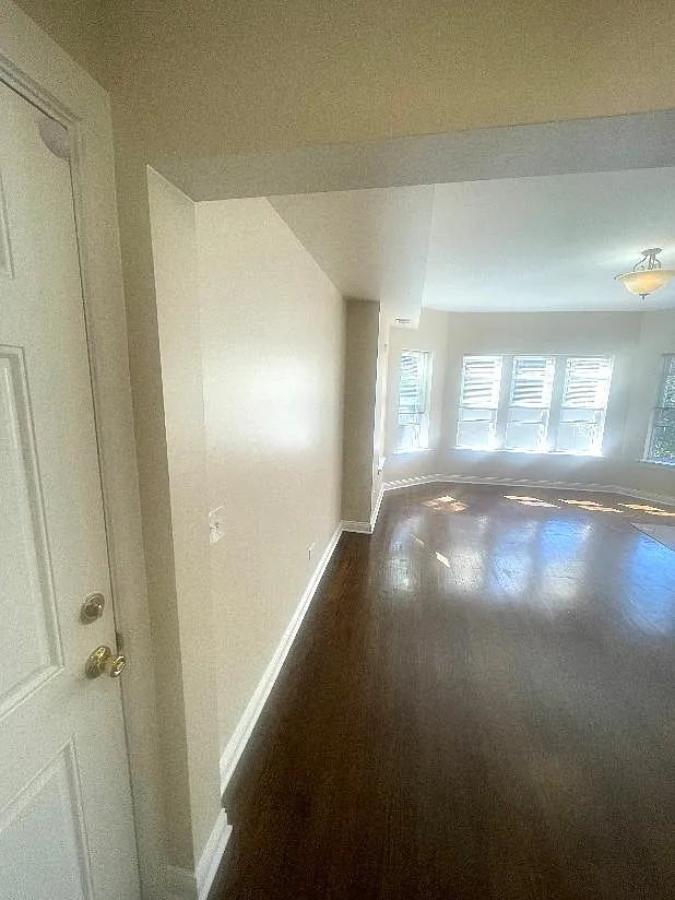 3 bed, 1400 sqft, $1,900 — Photo 2