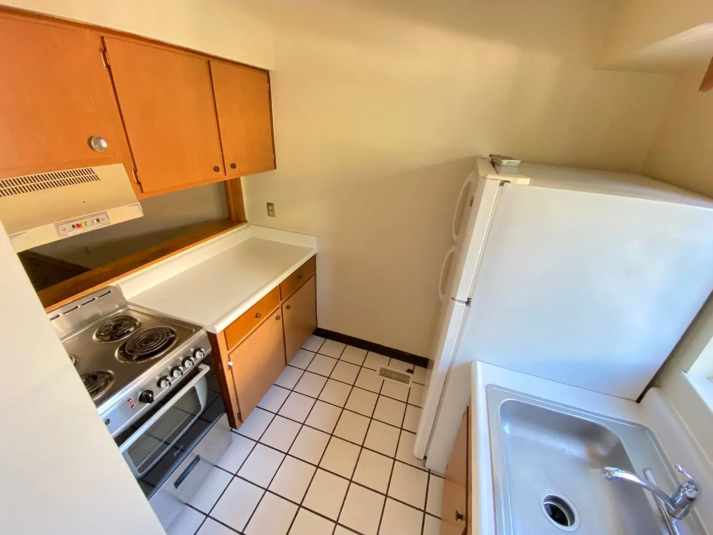 (33) 167 E. 14th Avenue — Photo 3