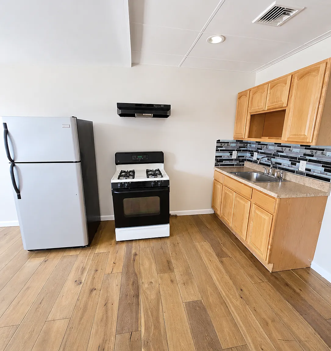 3 bed, $1,995 — Photo 4