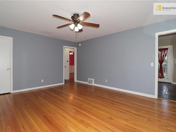 5th image of 601 W 88th Ter