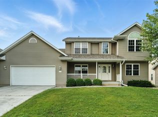 965 Hampshire Dr, Marion, IA 52302