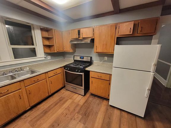 4th image of 19 Wilson Ave #2