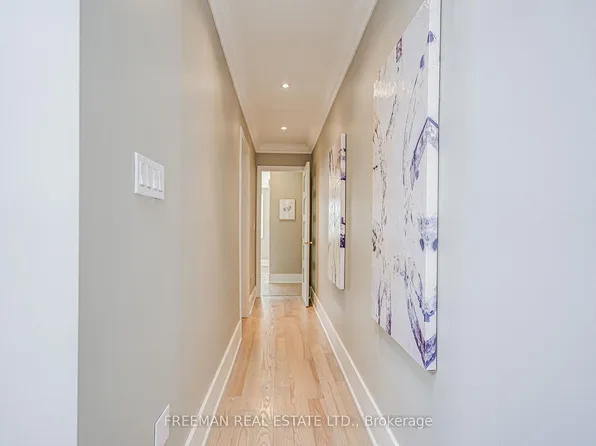 916 Manning Ave #1, Toronto, ON M6G 2X4