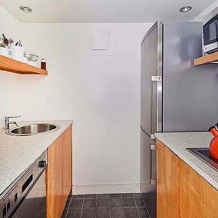 4th image of 101 W 12th St APT 15E