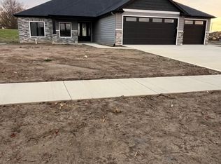 104 Fox Trail Dr, Auburn, IN 46706