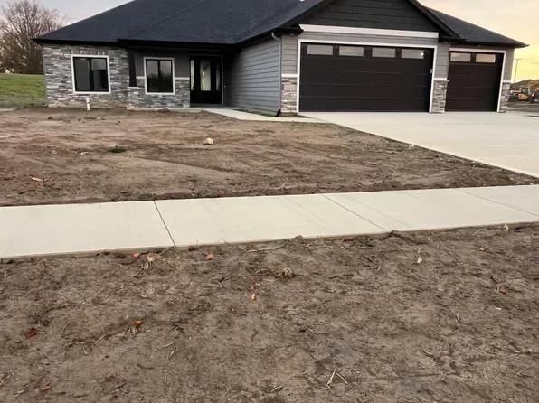 104 Fox Trail Dr, Auburn, IN 46706
