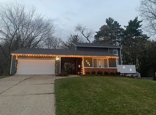 5560 Perrytown Dr, West Bloomfield, MI 48322