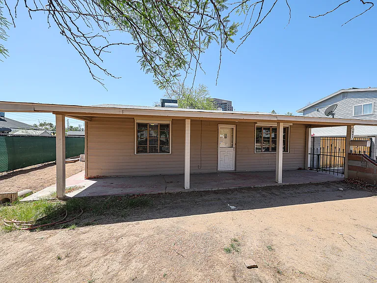 1053 E Weldon Ave — Photo 42