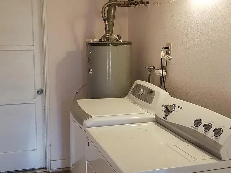 721 N Mountain View St — Photo 15