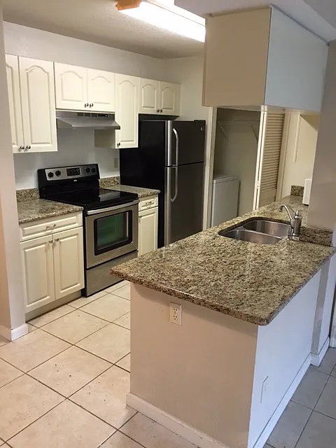 2550 N. Alafaya Trail #1105 - 1 — Photo 3