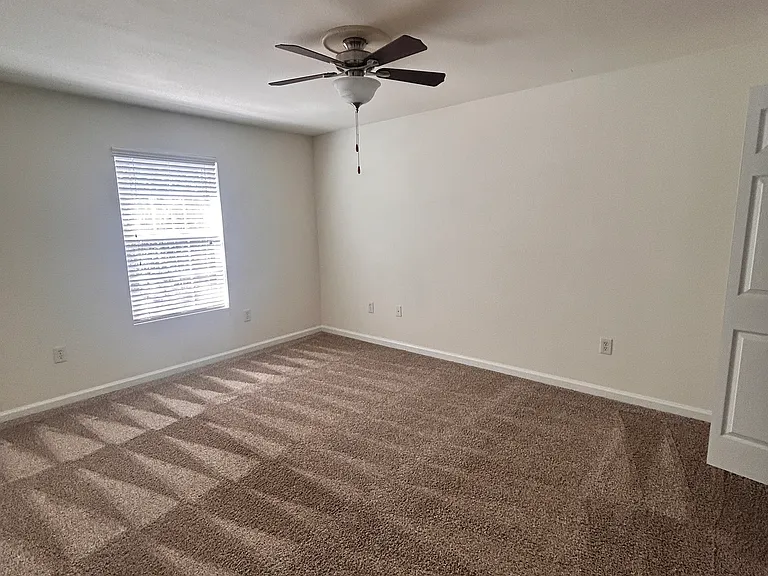 1057 Fords Pointe Cir #1057 — Photo 17