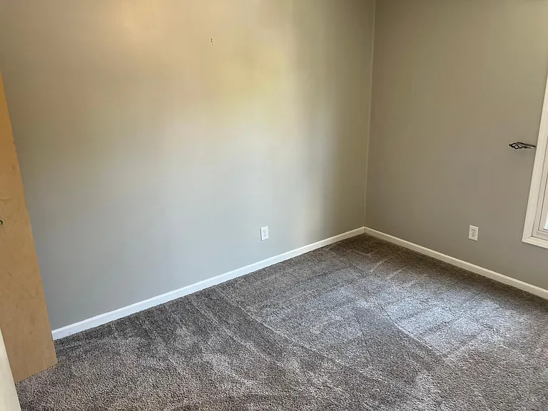 1361 Portland Ave NE #2 — Photo 8