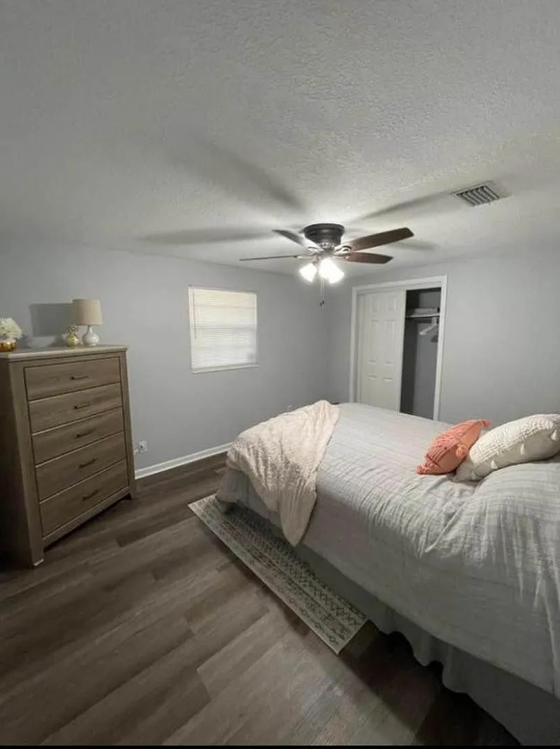 4911 Perrine Dr — Photo 2