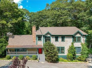 11 Kinnicutt Rd E, Pound Ridge, NY 10576