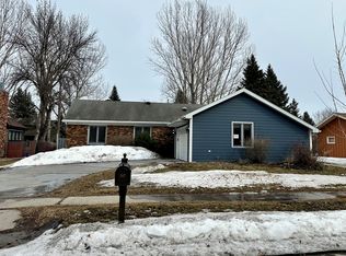 3817 Simonview Ct, Grand Forks, ND 58201