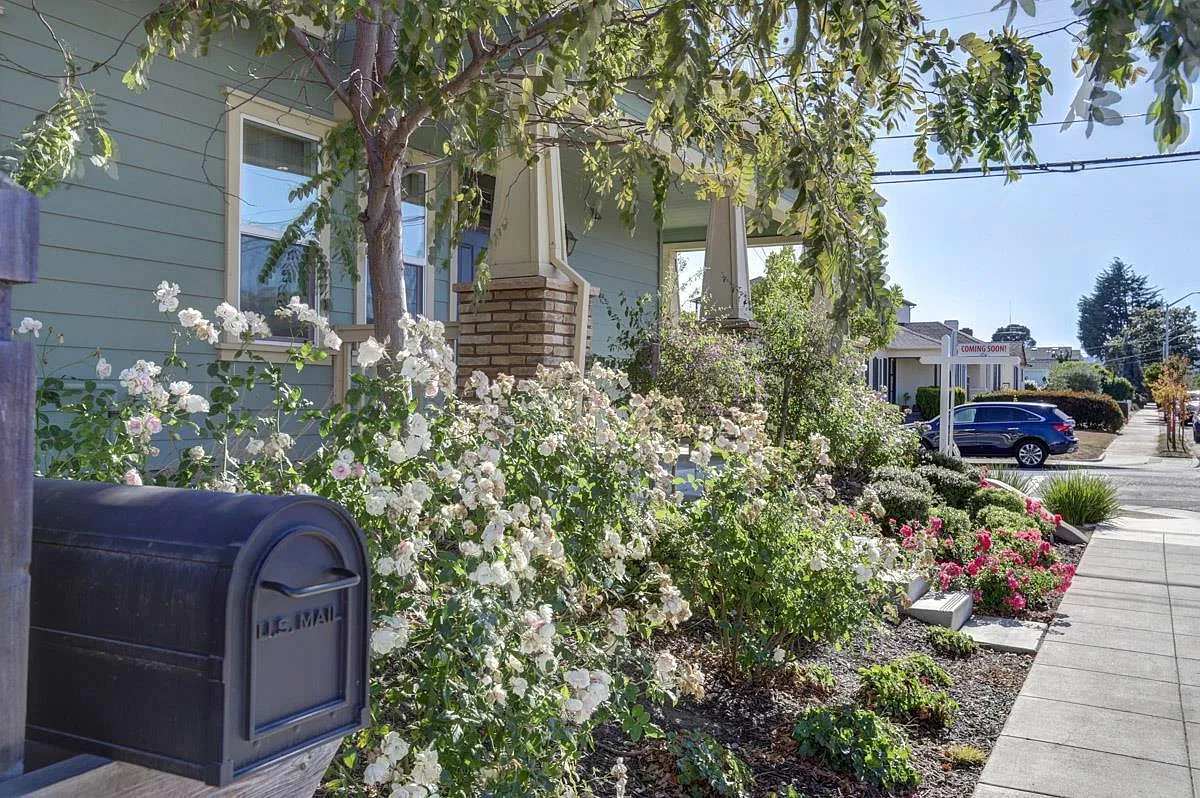 1106 10th Ave — Photo 3