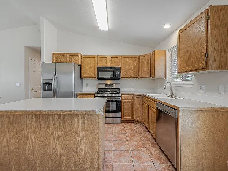 1179 W Cardinal Ave — Photo 7