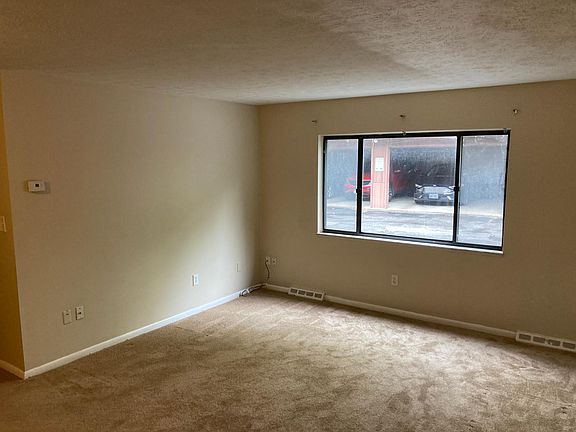 2nd image of 657 S Belvoir Blvd #3