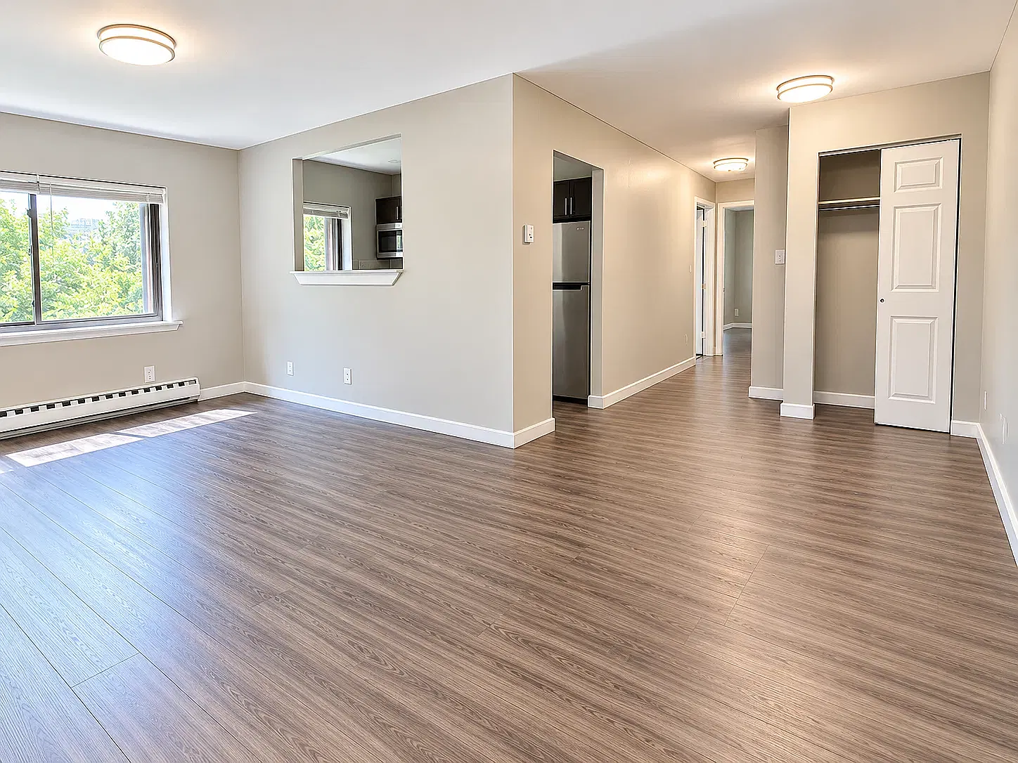 311 N Sycamore Ave — Photo 2