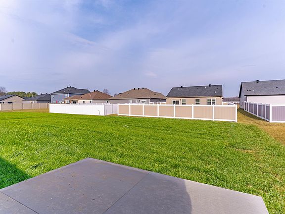 4th image of 5008 Goldfinch Dr