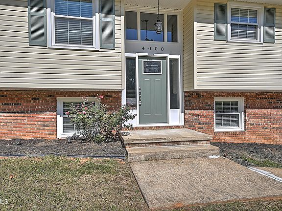 3rd image of 4008 Black Oak Dr